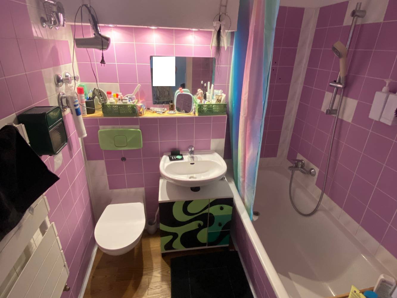 BATHROOM WITH FILTERED SHOWER HEAD AND BATHTUB