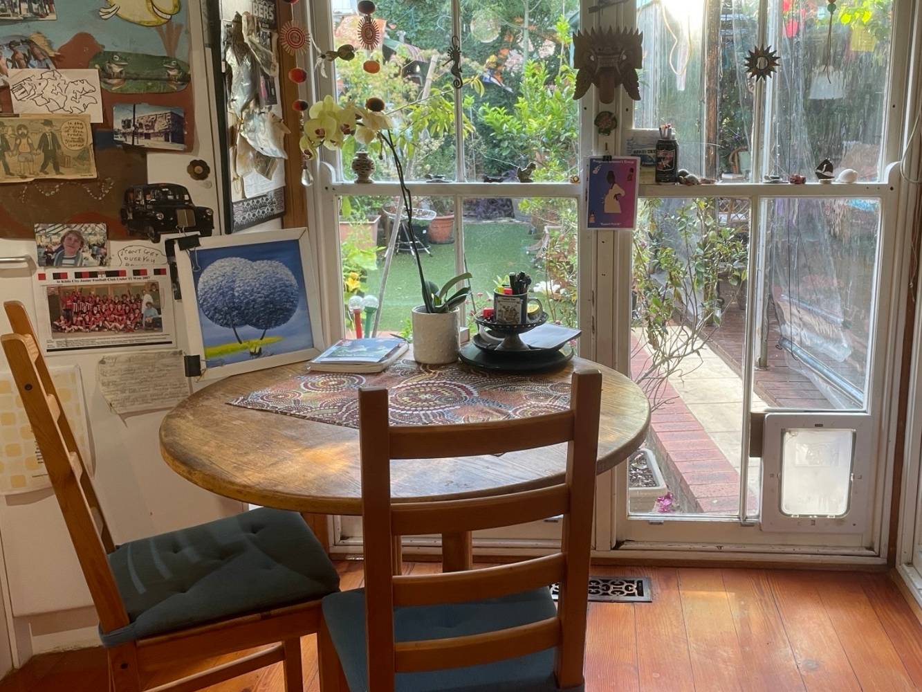 downstairs breakfast nook