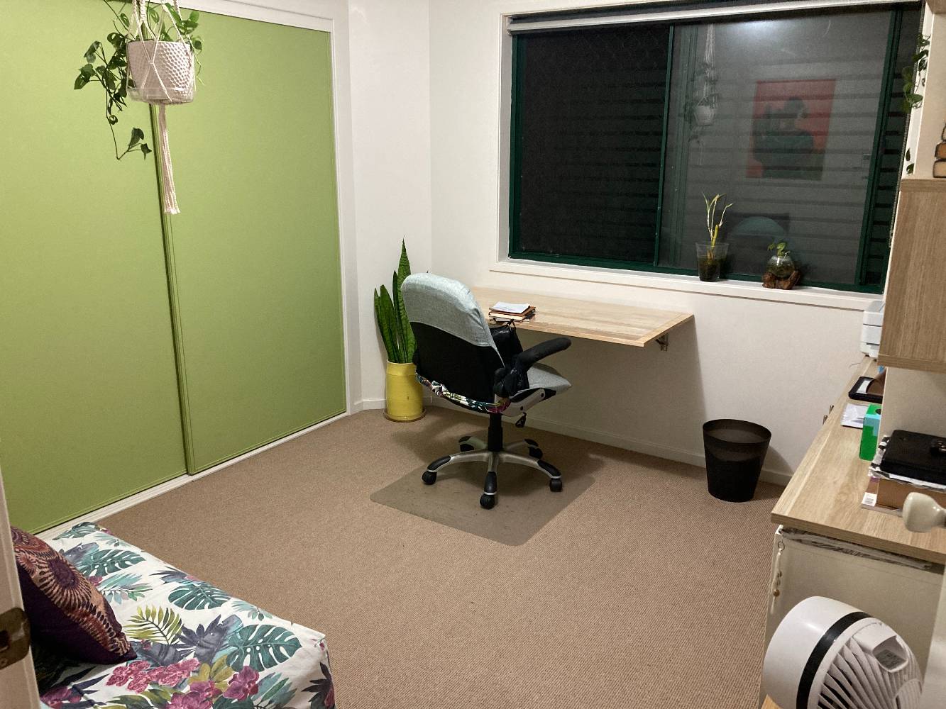 office converts to single bedroom - upstairs