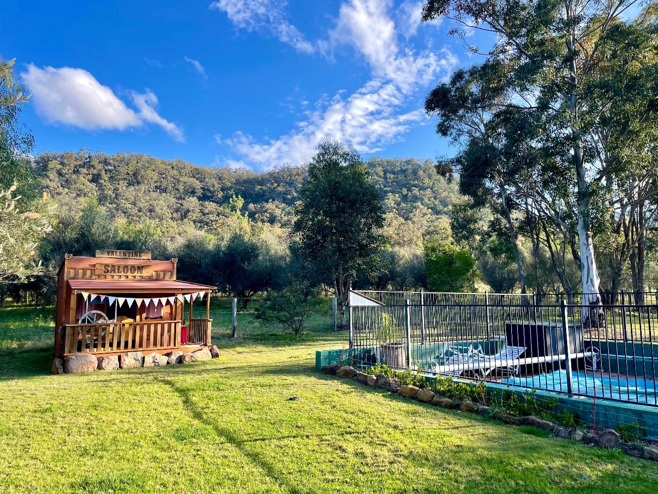 Cubby and pool backed by National Park. A kids wonderland!