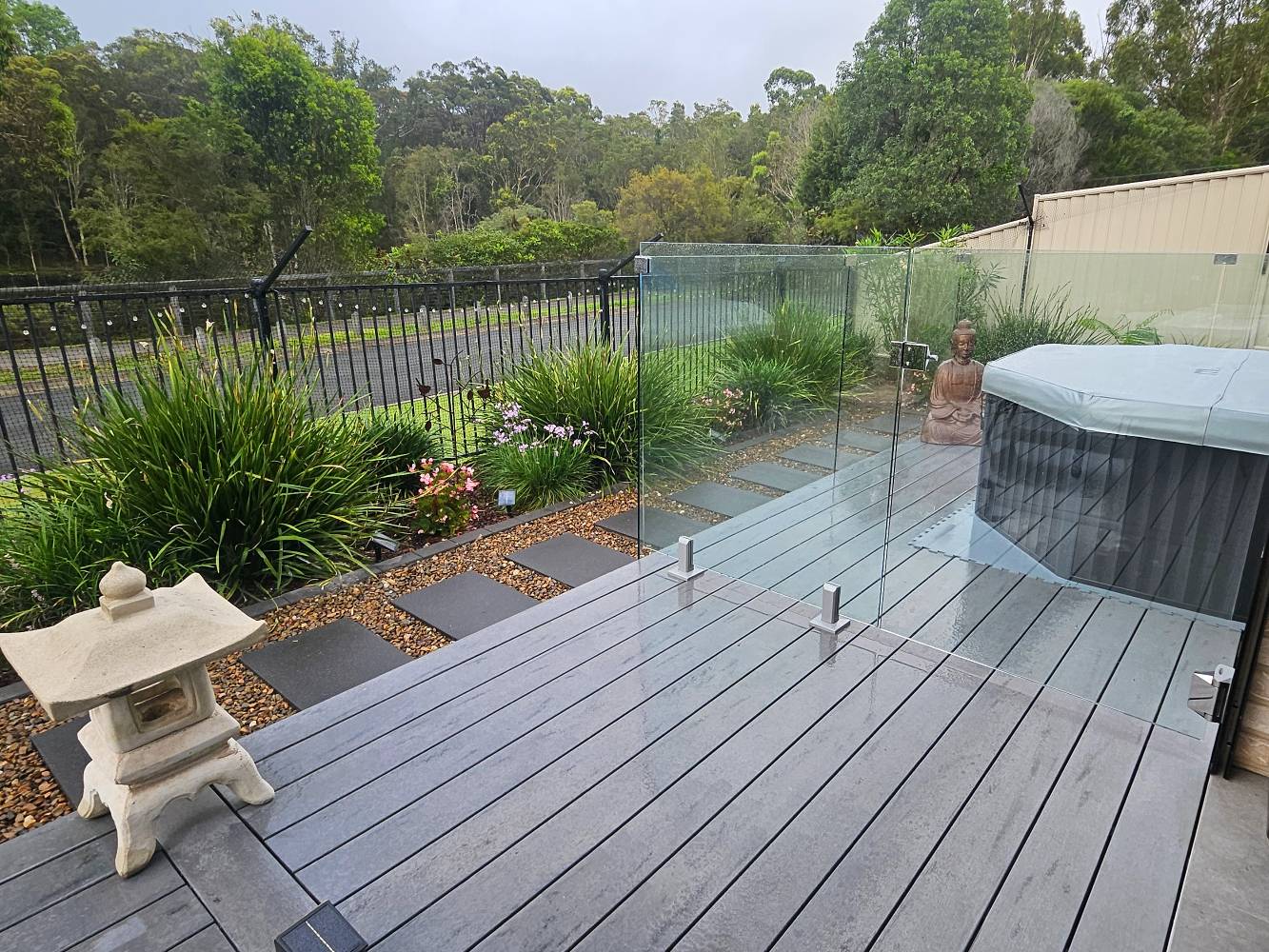 Front deck with spa pool