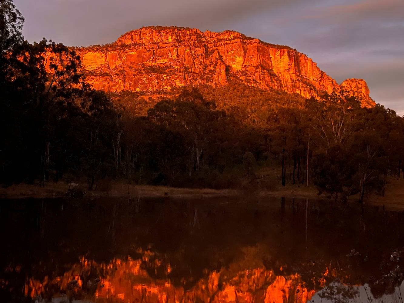 This was taken when the dam was fully full, just before dawn in winter when the light hits the rocks like this for about ten minutes.