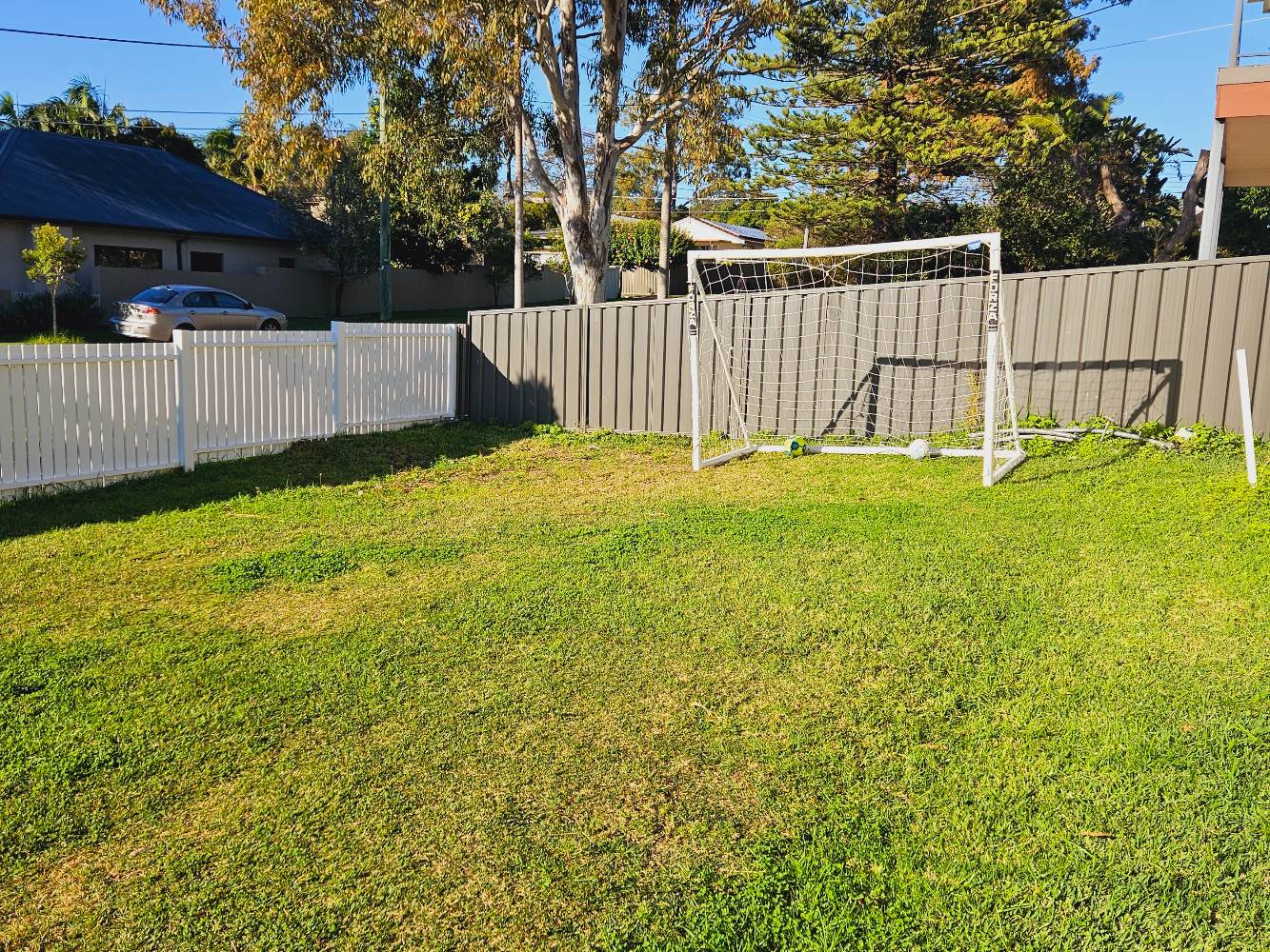 Fenced front yard, great for kids