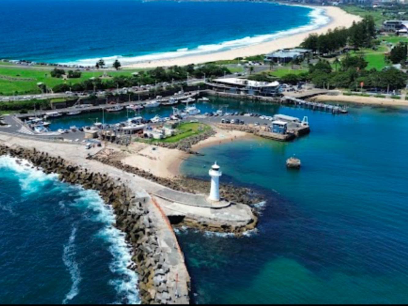 Gorgeous Wollongong Harbour close by