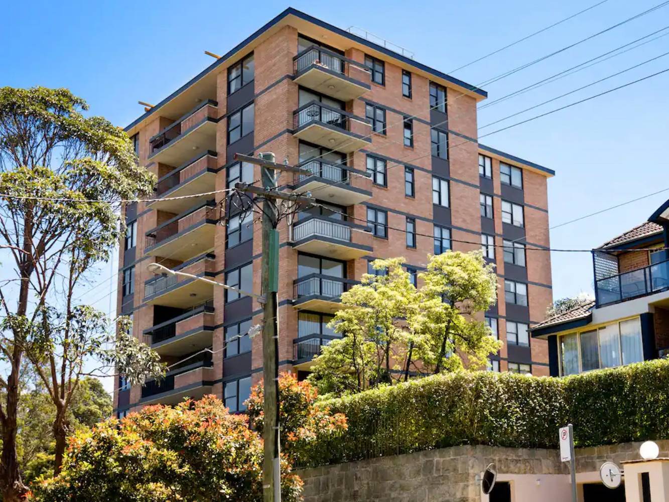 Top floor apartment. Main entrance is around the corner.