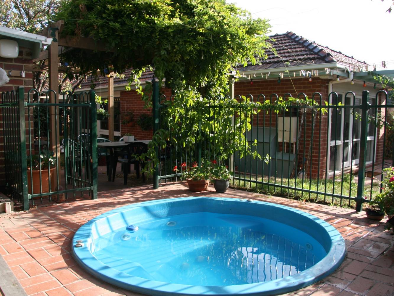 Heated 6 seat spa pool